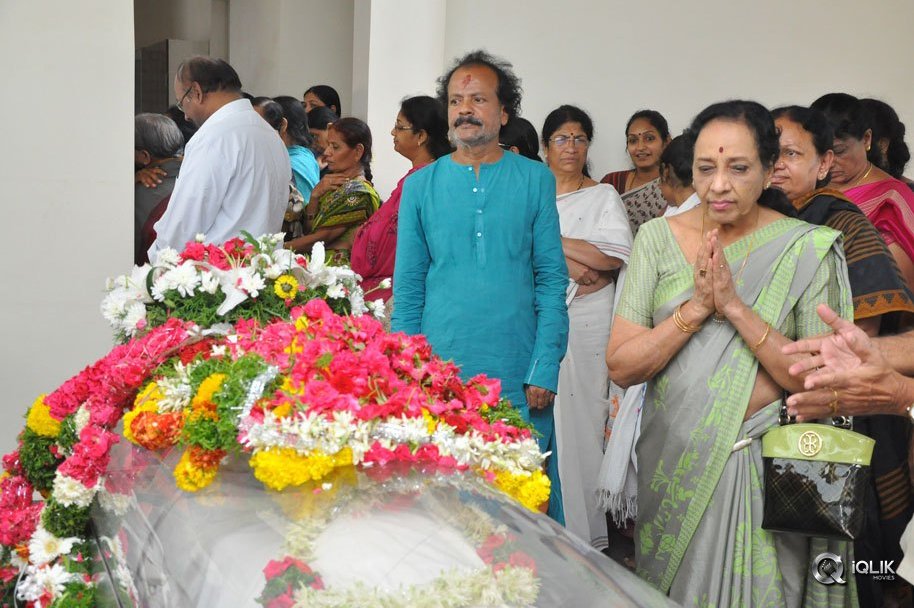 Celebs-Pay-Condolences-to-C-Narayana-Reddy